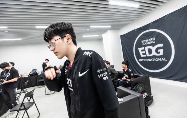 的信任和球 的信任和球